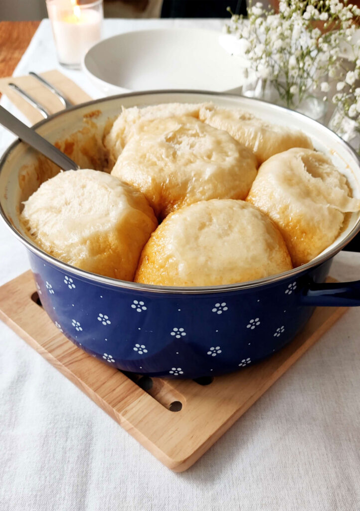 Dampfnudeln in Karamellsauce
